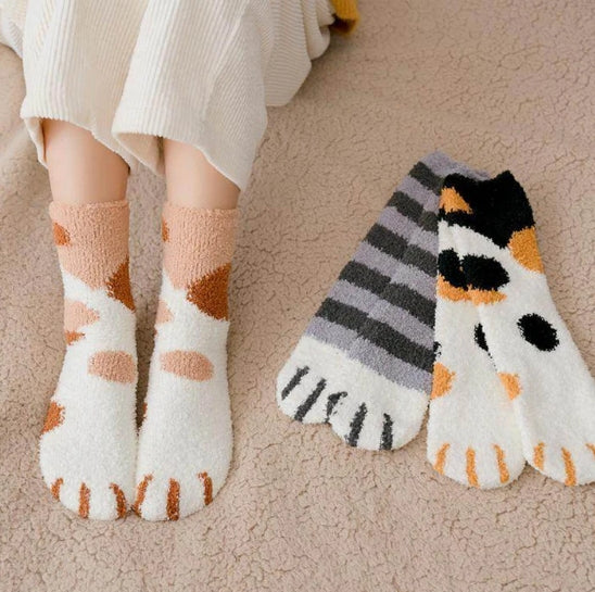 Pawsitively Adorable: : Why Cat Claw Socks Are Taking Over
