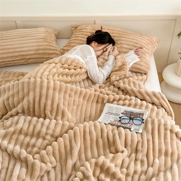 Chunky Hand-Knit Blanket - Ultra Soft Plush Throw with Unique Braided Design for Bed & Couch