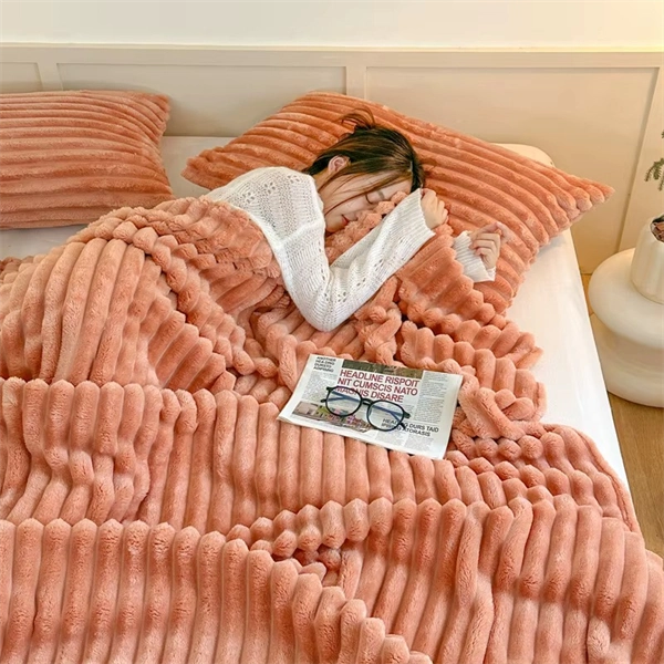 Chunky Hand-Knit Blanket - Ultra Soft Plush Throw with Unique Braided Design for Bed & Couch