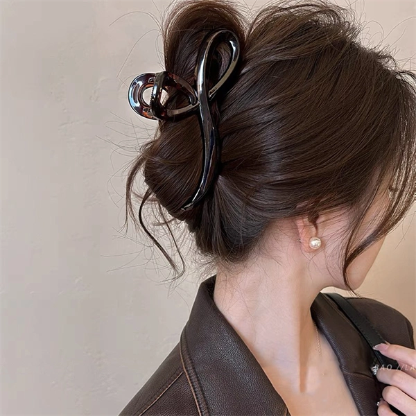 Large Claw Clip for Women – Matte Shark Hair Clip for Thick Hair