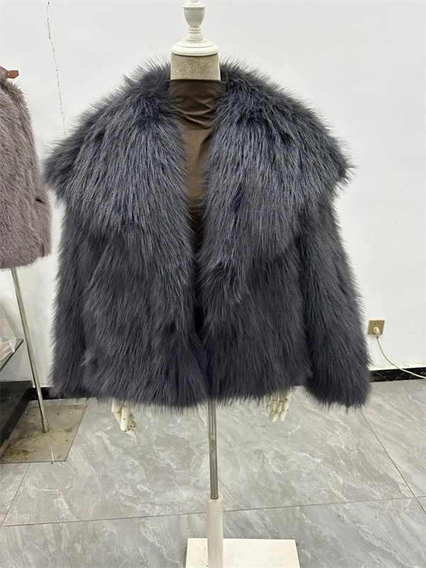 Women's Cropped Faux Fur Jacket