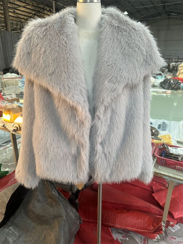 Women's Cropped Faux Fur Jacket