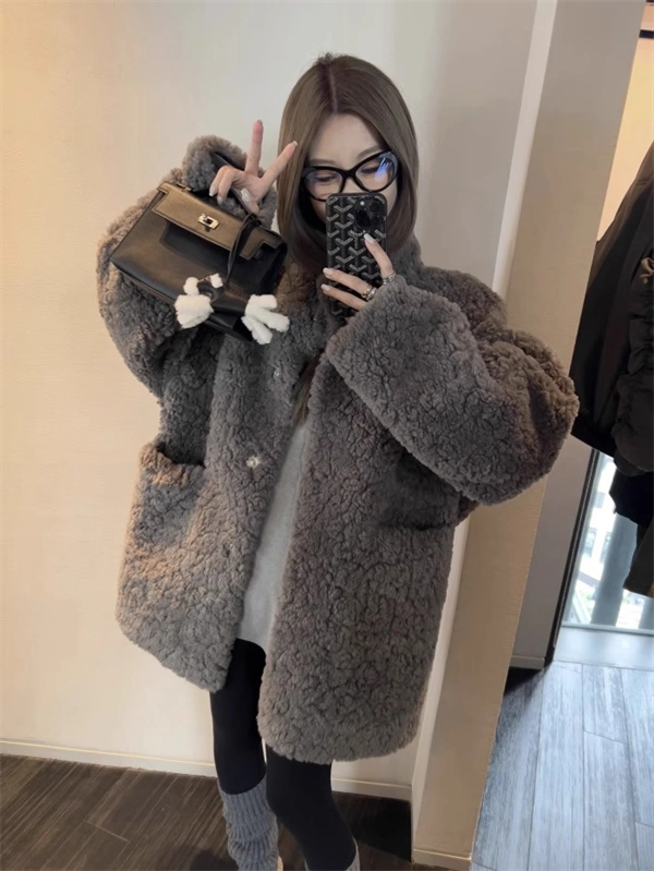 Women’s Mid-Length Faux Shearling Coat – Loose Fit Eco-Friendly Lamb Wool Jacket with Fur Collar