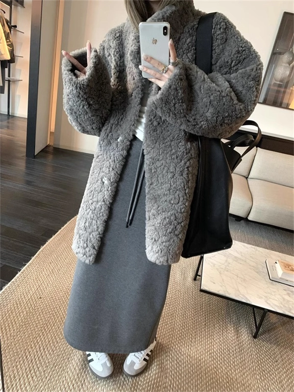 Women’s Mid-Length Faux Shearling Coat – Loose Fit Eco-Friendly Lamb Wool Jacket with Fur Collar