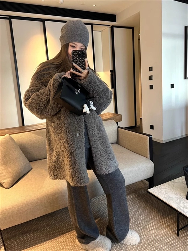Women’s Mid-Length Faux Shearling Coat – Loose Fit Eco-Friendly Lamb Wool Jacket with Fur Collar