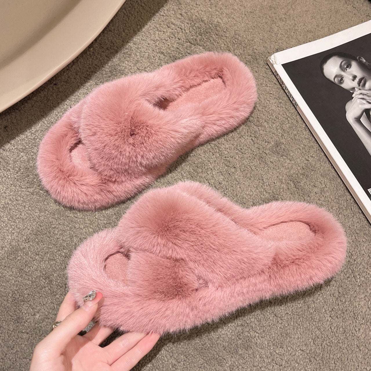 Ladies Plush Slippers Outer Wear Faux Fur Sandals Winter Home Slip On